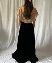 Load image into Gallery viewer, 1930s black silk velvet ecru sequin lace collar