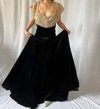 Load image into Gallery viewer, 1930s black silk velvet ecru sequin lace collar