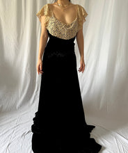 Load image into Gallery viewer, 1930s black silk velvet ecru sequin lace collar