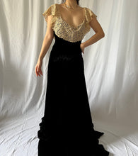 Load image into Gallery viewer, 1930s black silk velvet ecru sequin lace collar