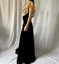 Load image into Gallery viewer, 1930s black silk velvet ecru sequin lace collar