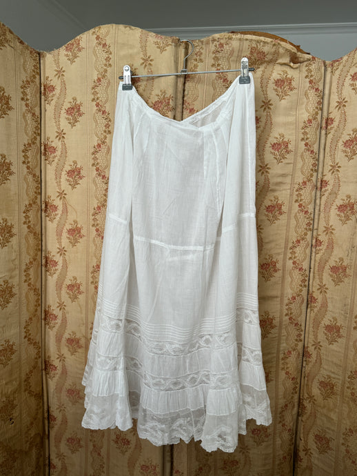 Antique white cotton lace hem skirt