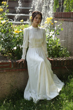 Load image into Gallery viewer, Vintage 1940s cream floral print wedding dress