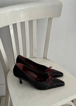 Load image into Gallery viewer, Vintage Leather Italian Black Kitten Heels