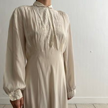 Load image into Gallery viewer, Vintage 1930s silk appliqué cream dress