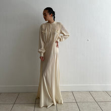 Load image into Gallery viewer, Vintage 1930s silk eggshell long sleeves dress