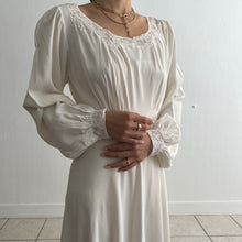 Load image into Gallery viewer, Vintage 1930s cream silk and lace bridal dress