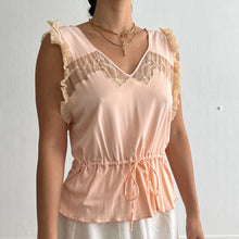Load image into Gallery viewer, Vintage 1950s nylon and lace peach toàp