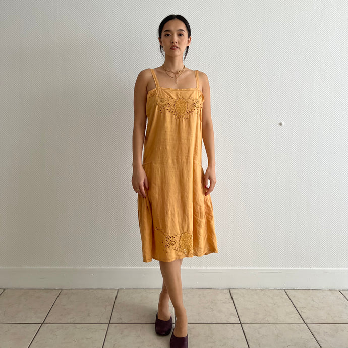 Antique 20s linen hand embroidered abricot hand dyed dress