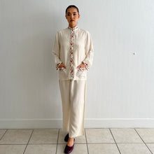Load image into Gallery viewer, Vintage 1950s silk Chinese hand embroidered cream pajamas