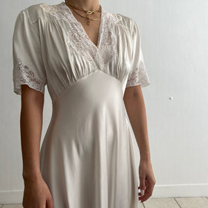 Vintage 1930s silk satin white lace short sleeves dress