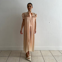 Load image into Gallery viewer, Vintage 1930s peach lace robe