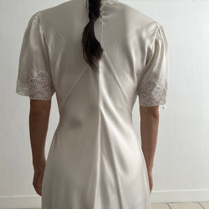Vintage 1930s silk satin white lace short sleeves dress