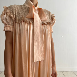 Vintage 1930s peach lace robe