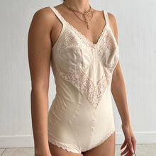 Load image into Gallery viewer, Vintage cream and lace bodysuit