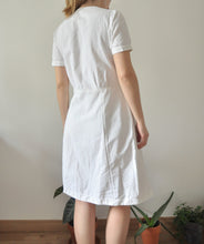 Load image into Gallery viewer, Vintage white cotton handmade dress flower buttons