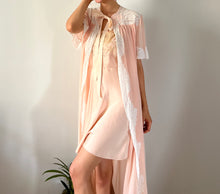 Load image into Gallery viewer, Vintage 1930s pink silk mousseline and lace robe