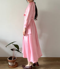 Load image into Gallery viewer, Vintage 1940s pink rayon robe
