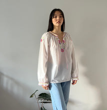 Load image into Gallery viewer, Vintage 70s floral long sleeved blouse