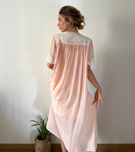 Load image into Gallery viewer, Vintage 1930s pink silk mousseline and lace robe