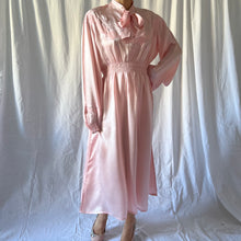 Load image into Gallery viewer, 1930s pink silk appliqué Italian gown