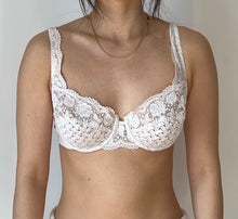 Load image into Gallery viewer, Vintage cream lace bra
