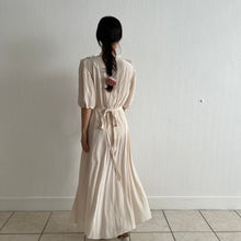 Load image into Gallery viewer, Vintage 1930s cream silk bridal dress