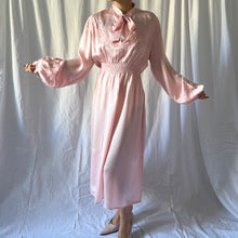 Load image into Gallery viewer, 1930s pink silk appliqué Italian gown
