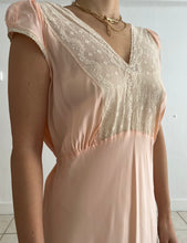 Load image into Gallery viewer, Vintage 30s peach lace slip dress