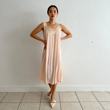 Load image into Gallery viewer, Vintage 30s silk light peach lace dress