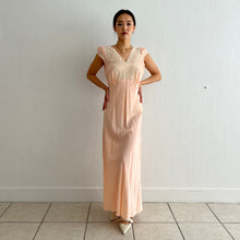 Load image into Gallery viewer, Vintage 30s peach lace slip dress