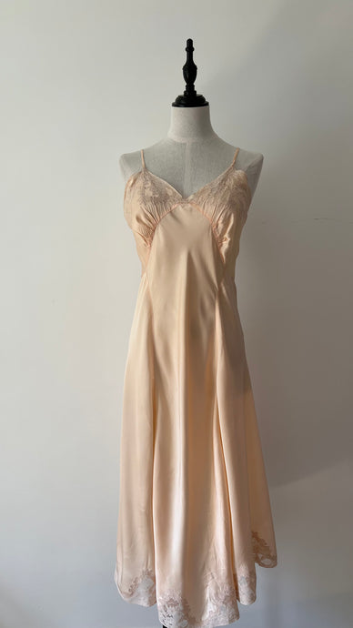 Vintage 1940s peach slip dress
