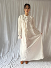 Load image into Gallery viewer, Antique Victorian dressing nightgown white cotton « Marthe »