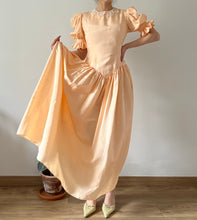 Load image into Gallery viewer, Vintage late 40s moiré peach maxi dress puffed sleeves