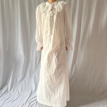 Load image into Gallery viewer, Antique Victorian dressing nightgown white cotton « Marthe »
