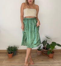 Load image into Gallery viewer, Vintage green floral jacquard print skirt