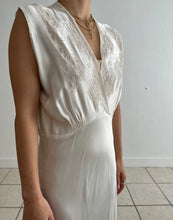 Load image into Gallery viewer, Vintage 30s white satin lace bridal dress