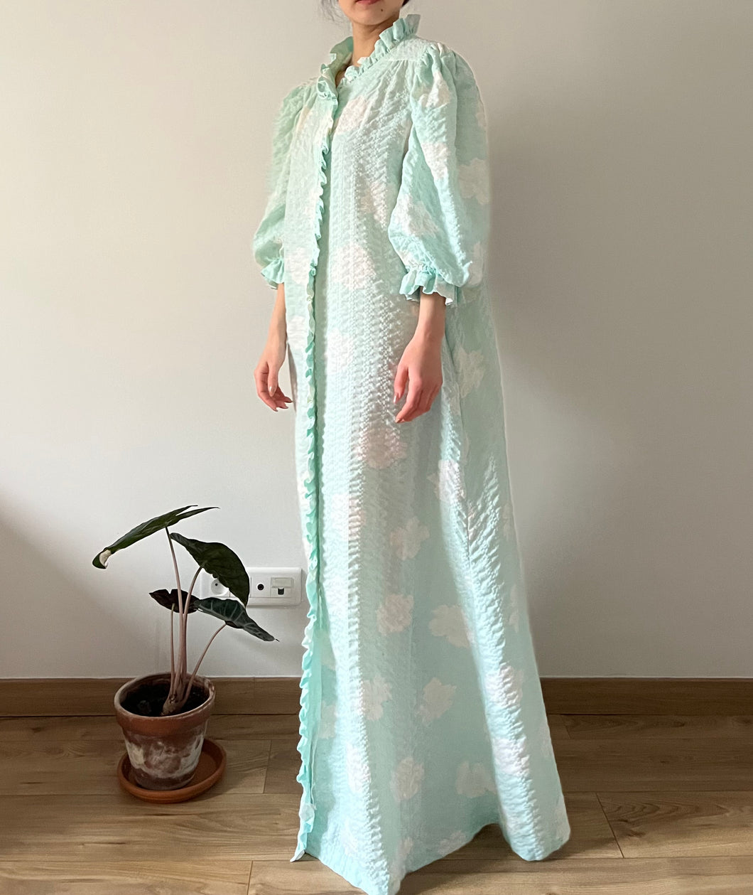 Vintage 70s light mint cotton blend floral robe
