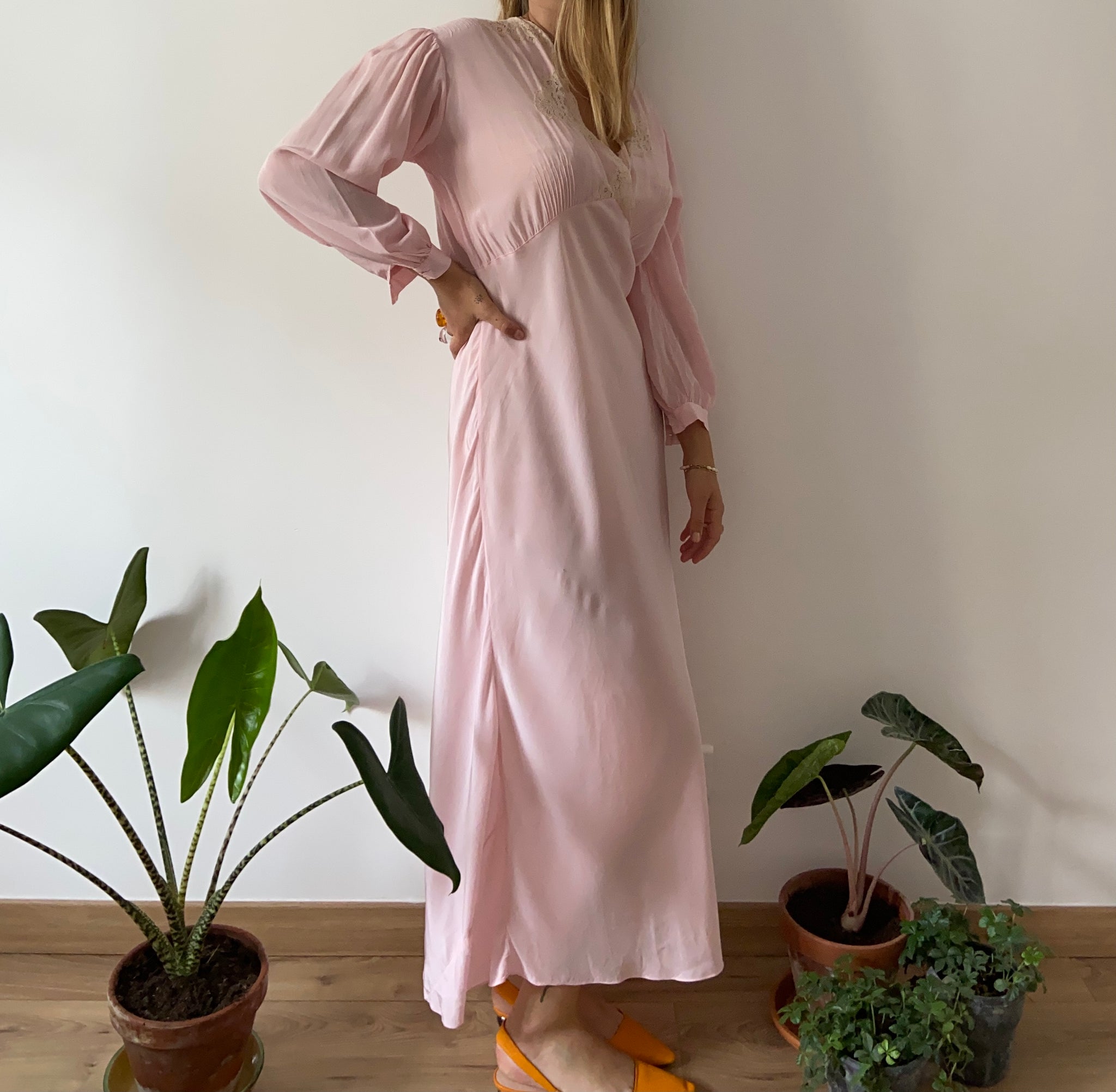 40s full length lace pink slip dress long sleeves – Kanelle Vintage