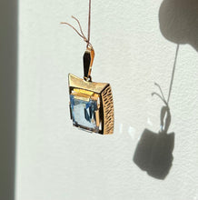 Load image into Gallery viewer, Vintage glass pendant “tropical water” double rolled gold