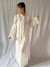 Load image into Gallery viewer, Antique Victorian dressing nightgown white cotton « Marthe »