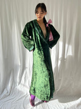 Load image into Gallery viewer, Vintage 1930s silk velvet pine green chamber robe