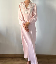 Load image into Gallery viewer, Vintage 1930s blush pink liquid satin dress