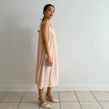 Load image into Gallery viewer, Vintage 30s silk light peach lace dress
