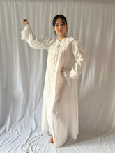 Load image into Gallery viewer, Antique Victorian dressing nightgown white cotton « Marthe »