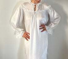 Load image into Gallery viewer, Vintage 1940s satin lace long sleeves dress